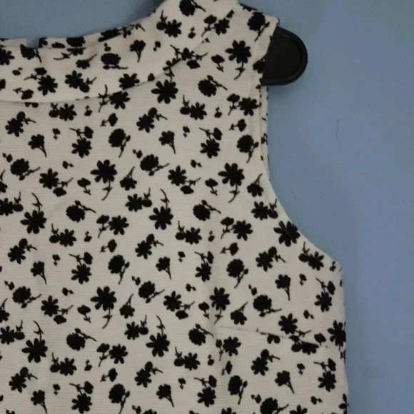 Talbot's Medium Women's Sleeveless Top with Button Up Back Neckline NWOT - Picture 4 of 13